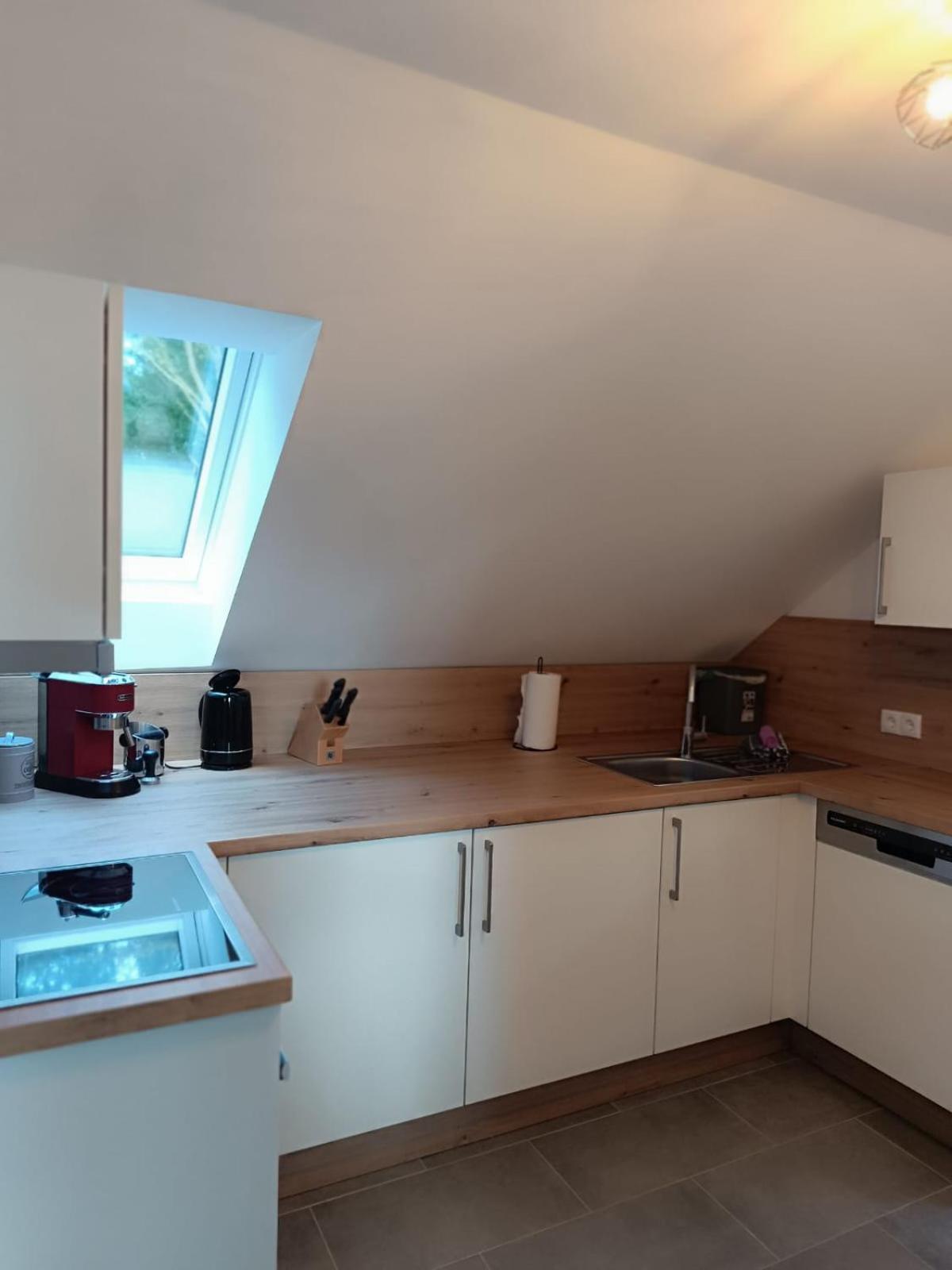 Moderne Ferienwohnung Fuer Familien Im Dachgeschoss Bosau Esterno foto