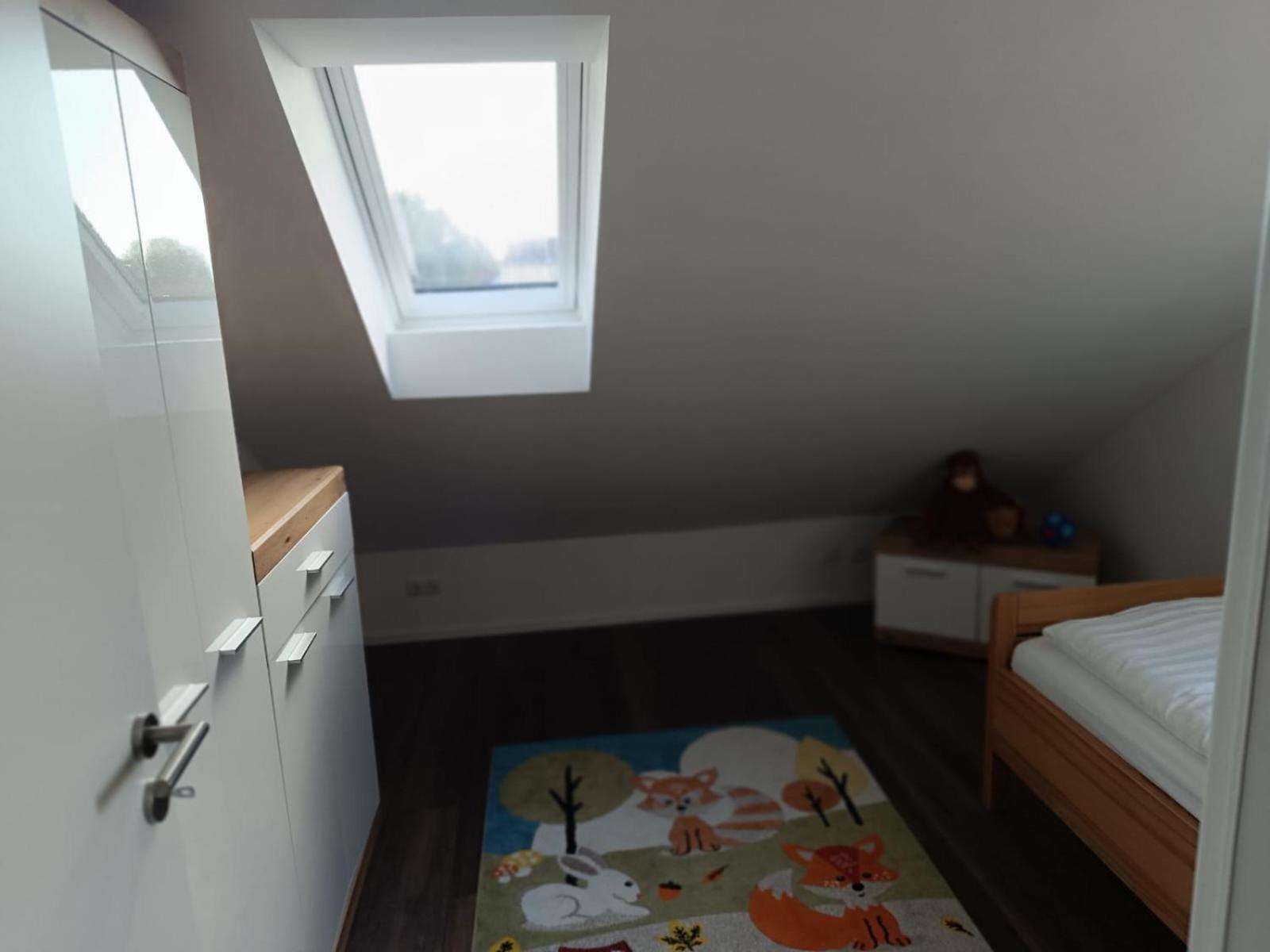 Moderne Ferienwohnung Fuer Familien Im Dachgeschoss Bosau Esterno foto