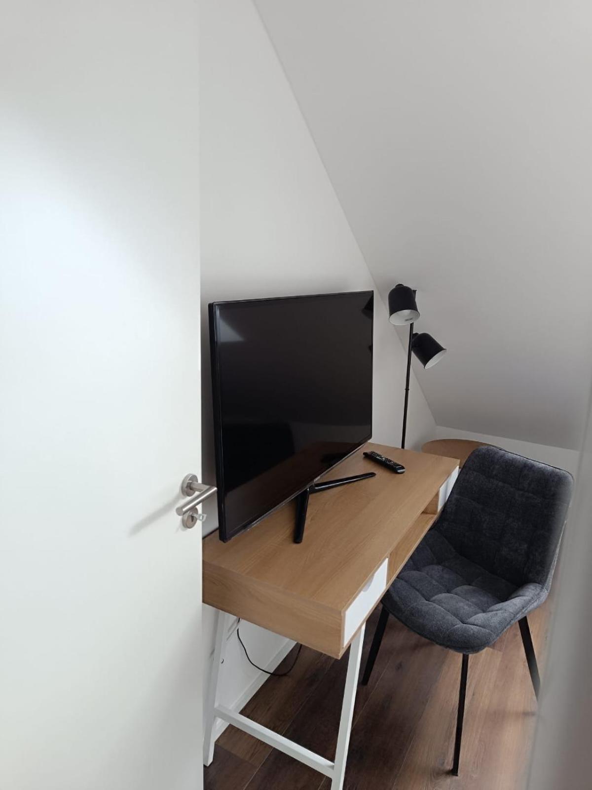 Moderne Ferienwohnung Fuer Familien Im Dachgeschoss Bosau Esterno foto
