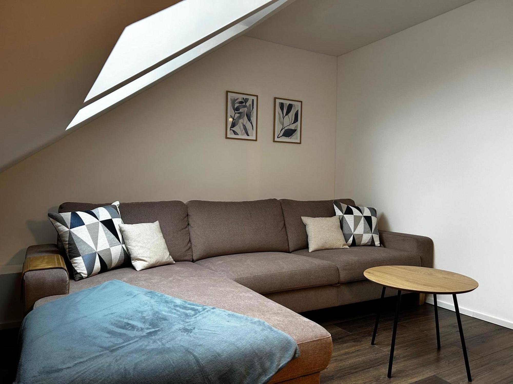 Moderne Ferienwohnung Fuer Familien Im Dachgeschoss Bosau Esterno foto