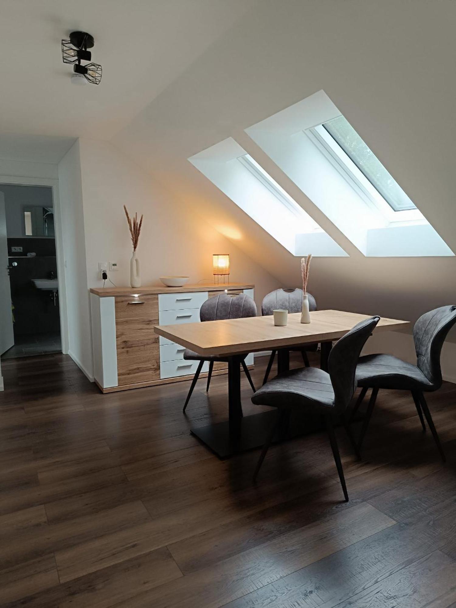 Moderne Ferienwohnung Fuer Familien Im Dachgeschoss Bosau Esterno foto