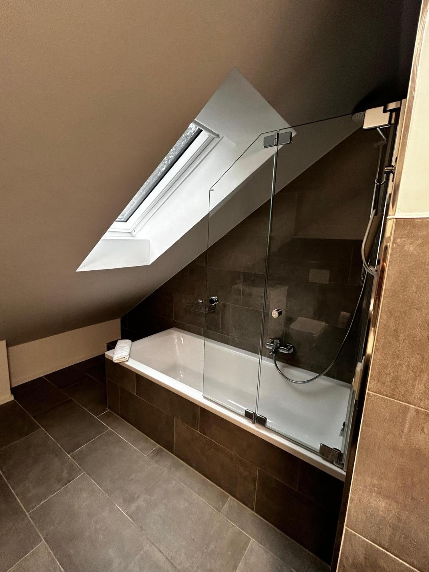 Moderne Ferienwohnung Fuer Familien Im Dachgeschoss Bosau Esterno foto